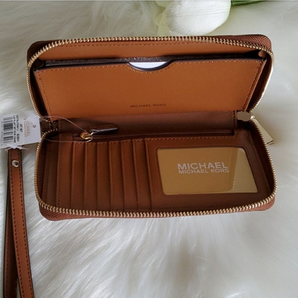 Michael Kors Wallet/Wristlet (1 Available) - Picture 5 of 8